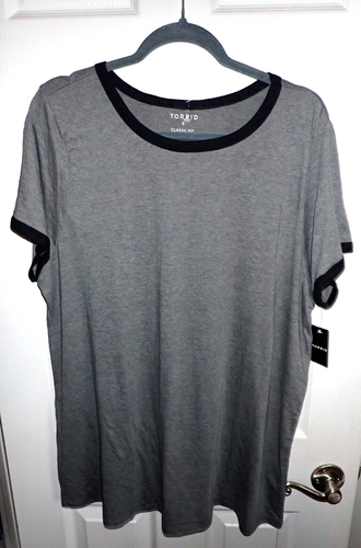 T-shirt Torrid Love Malade – Manches Courtes, Taille 6XL (30), Neuf Avec étiquettes, Pour Femme Taille Plus