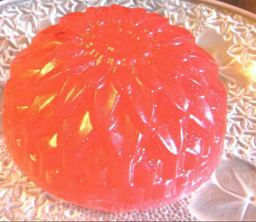 New Handmade Natural Luscious Wild Cherry Glycerin Flower Shape Bar Soap - Picture 3 of 3
