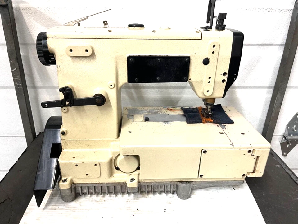 MÁQUINA DE COSER INDUSTRIAL YAMATO VF-2500 3 AGUJAS 5,6 MM CABEZA PUNTADA SOLO Foto 4 de 4