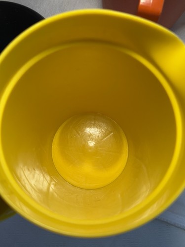 "Par de jarras MCM Tupperware de colección naranja/amarillo pulsador superior 1,25 cuartos de galón 8"" de alto" - Imagen 9 de 12