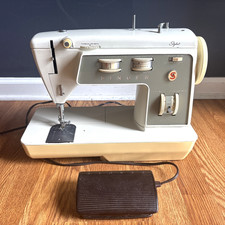 VTG Singer Stylist 774 Zig Zag Sewing Machine...