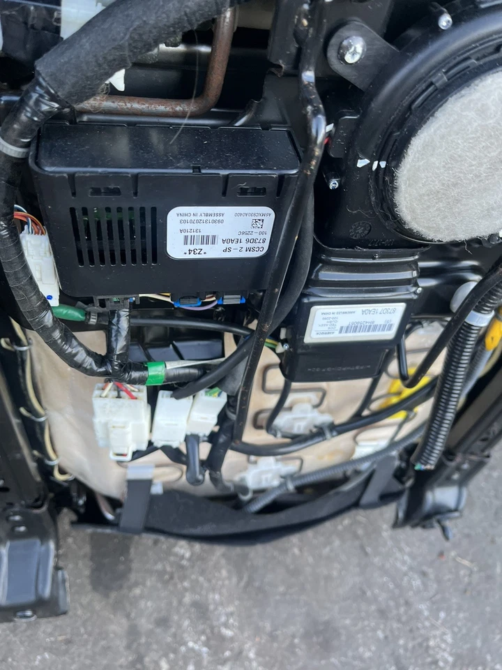 NISSAN 370Z 2010-2019 Convertible OEM LH RH SEAT - Image 4 of 4