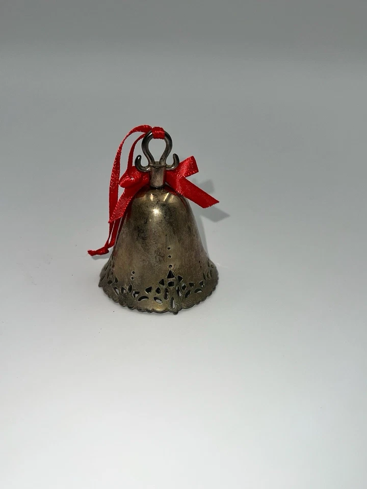 Antigo enfeite de sino de Natal gravado banhado a prata 2005 3” manchado - Imagem 3 de 4