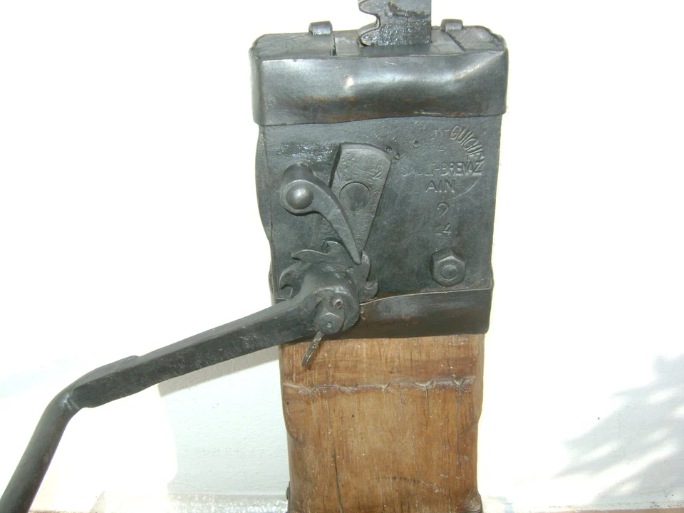 Ancien Cric En Bois de chêne , Fer  de Forge XIXe Siècle,123x 23x9x76 cm 30 KG - Photo 4/4