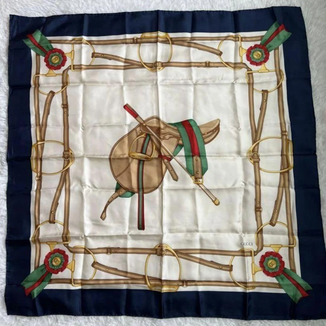 Foulard corps soie ivoire et marine GUCCI 86x86cm bonne affaire