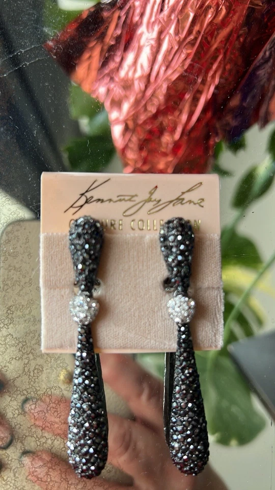 Pendientes colgantes Kenneth Jay Lane Gunmetal, hematita pavé murciélago 2 3/4 pulgadas 2012 Foto 3 de 4