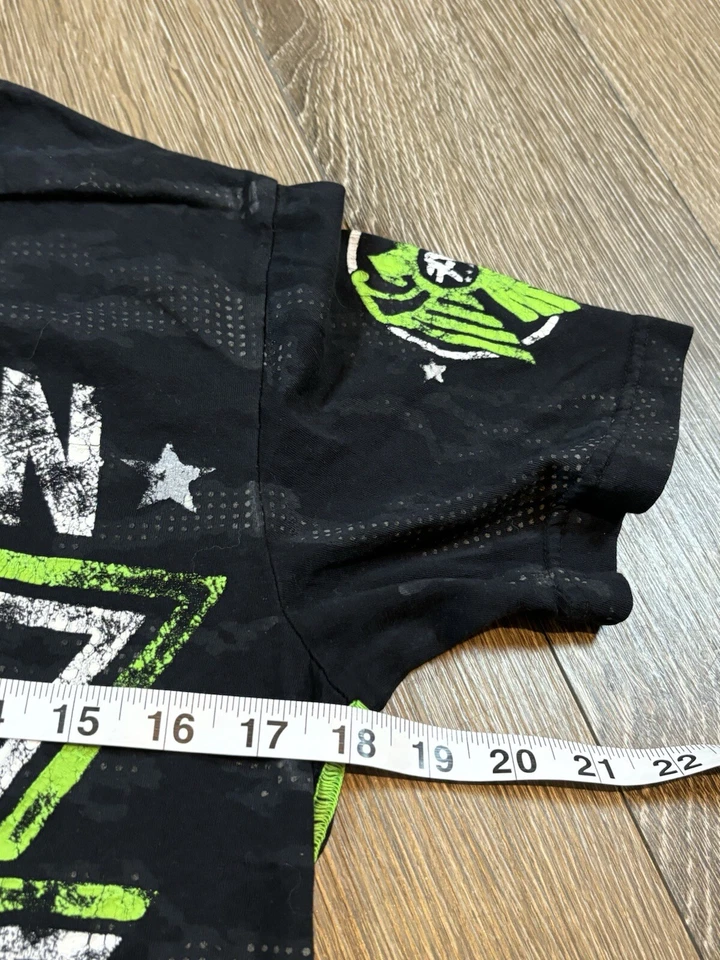 Camisa Manga Corta American Fighter Negra Verde Neón Gráfica Talla Pequeña Foto 4 de 4