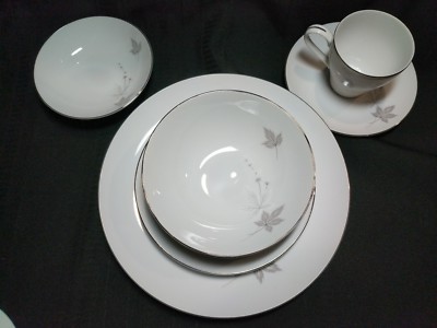 Mikasa Silver Maple Fine China Made Japan 7 Pc Place Setting 5600