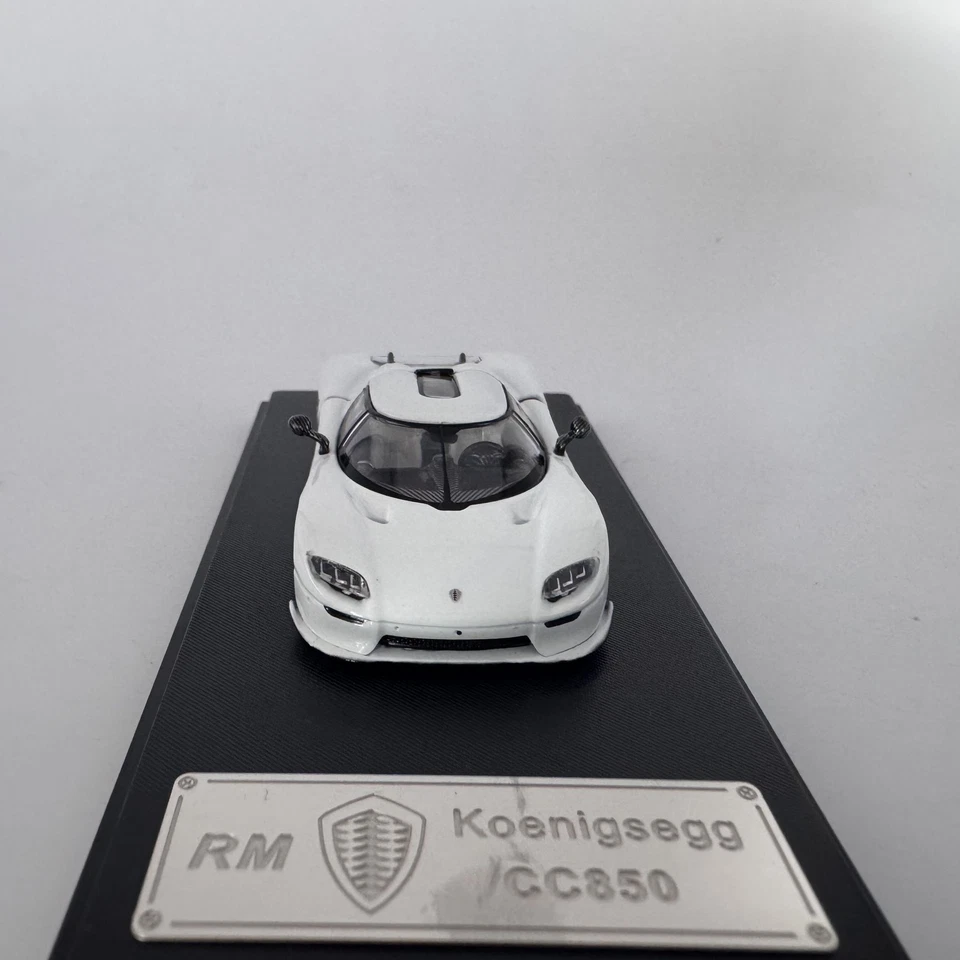 RM 1:64 Koenigsegg CC850 Super White 1:64 Scale Diorama Diecast Model Car - Image 4 of 4