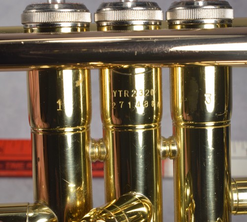 Nice Yamaha YTR2320 Trumpet with Case and Other Extras - Bild 5 von 19