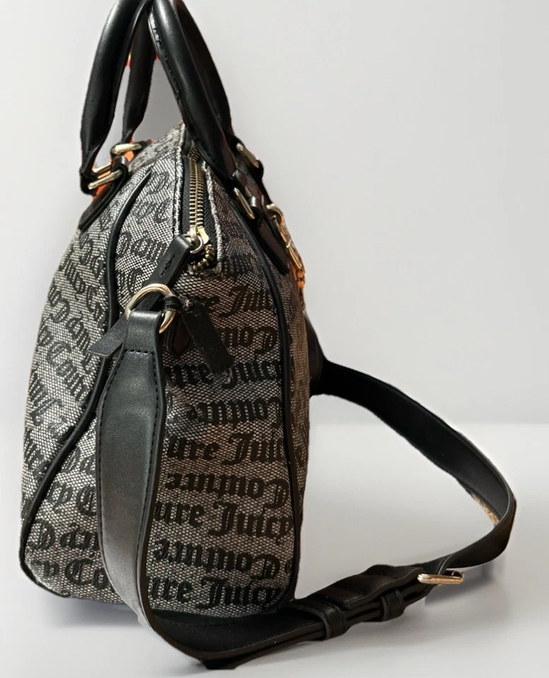 Bolso Cartera Juicy Couture East West Boston Llave de Cerradura Escritura Gótica Y2K Negro Gris Foto 3 de 4