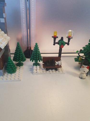 LEGO Creator Expert: Winter Village Toy Shop (10199) - Picture 5 of 6