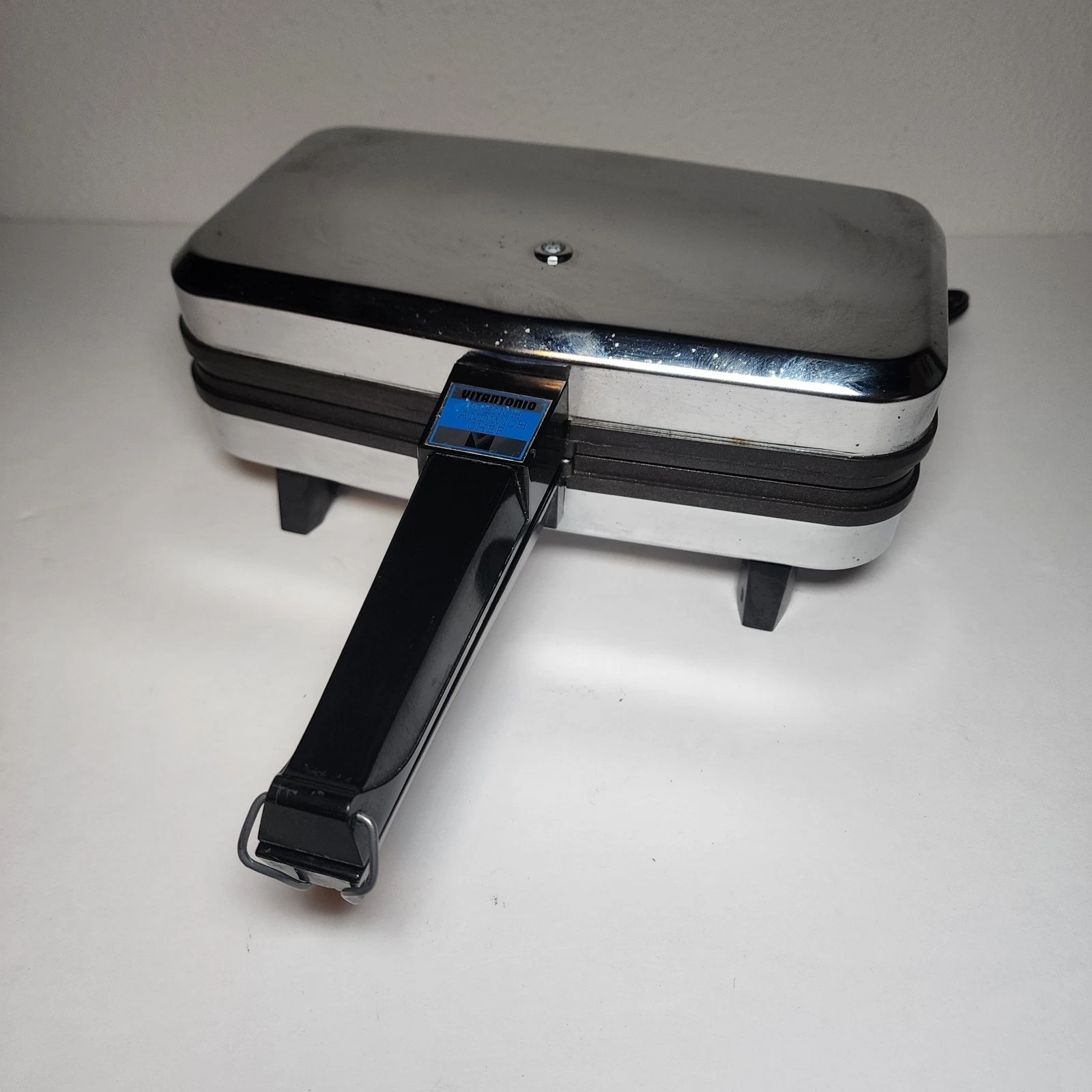 Vitantonio French Sandwich Chef Model 650 Non-Stick Clamshell Press - Retired