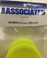 Vintage RC Team Associated B4 Rear Wheels Pin Mount Yellow (2) ASC9689 New