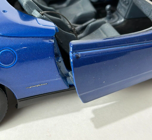 Maisto Alfa Romeo Spider Convertible Blue 1:18 Diecast Car - Picture 14 of 14