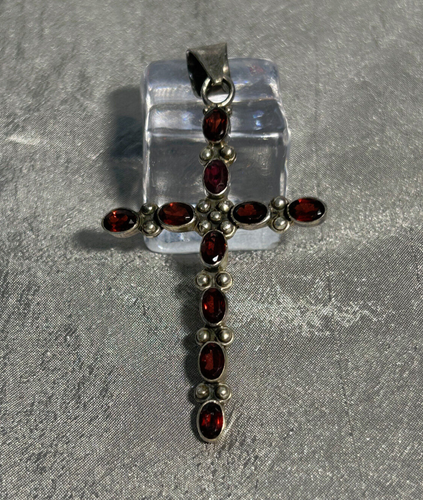 JUEGO COLGANTE CRUZ PLATA ESTERLINA GRANDE 2 3/4" LARGO CON GRANATES OVALADOS - Imagen 1 de 3