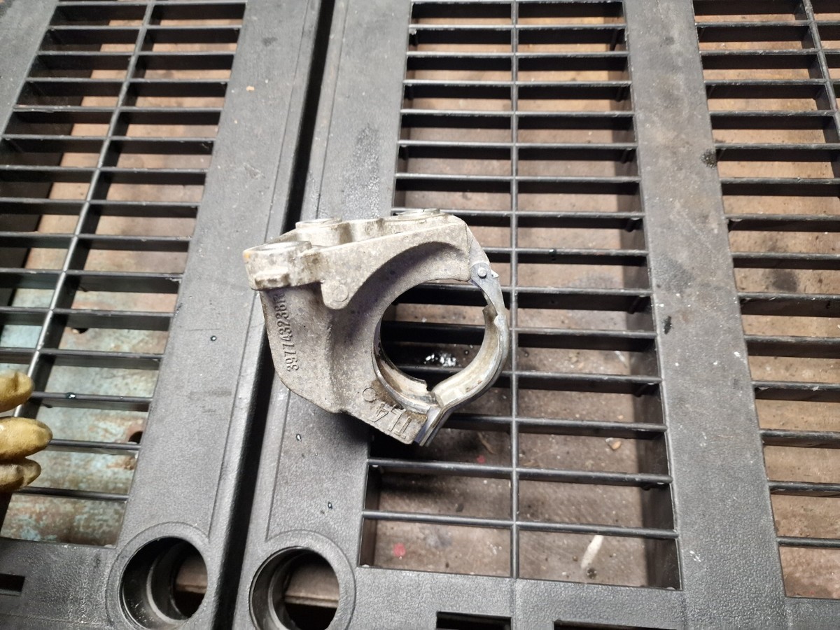 Nissan QASHQAI 2017 Driveshaft Support Bearing Bracket