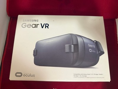 Samsung Gear VR SM-R323 Powered by Oculus Complete CIB w/ USB-C & Micro USB