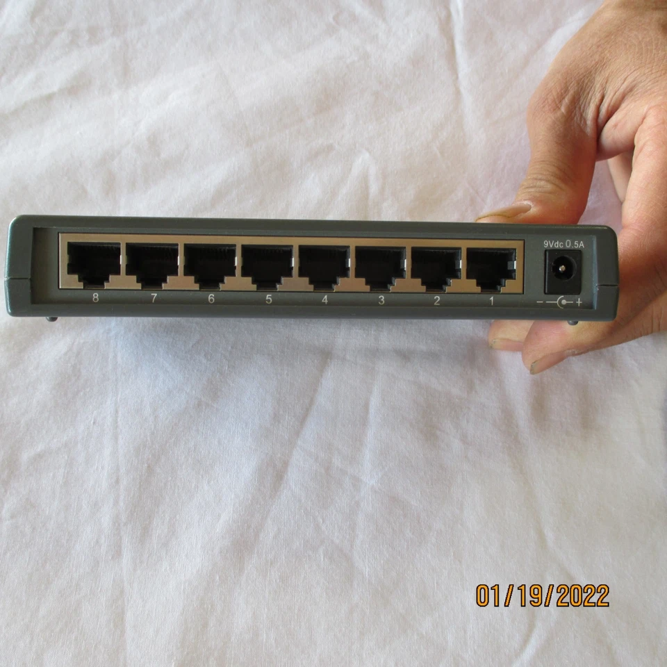Zonet ZFS3008 EHTERNET Switch ROUTER Auto MDIX 8 PORTS 10/100 Mbps W/CORD Works - Image 4 of 4