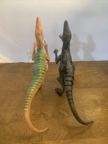 LOT OF 2 HASBRO JURASSIC WORLD VELOCIRAPTOR ECHO BLUE FIGURE RAPTOR - Picture 2 of 6