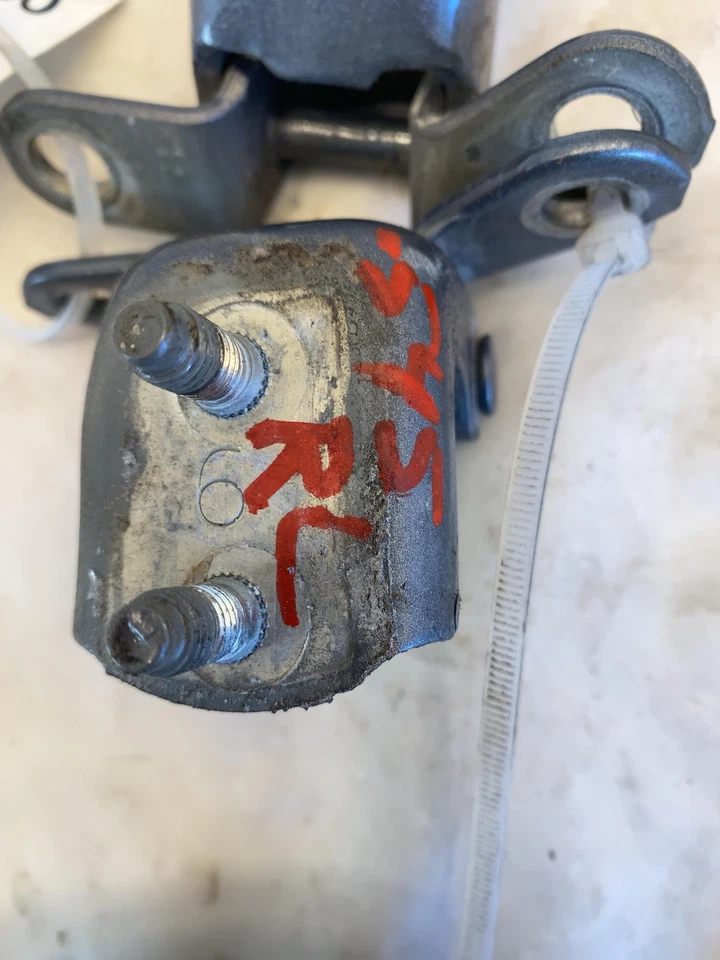 Toyota Corolla 1998 bisagra de puerta trasera superior e inferior superior e inferior izquierda OEM Foto 4 de 4