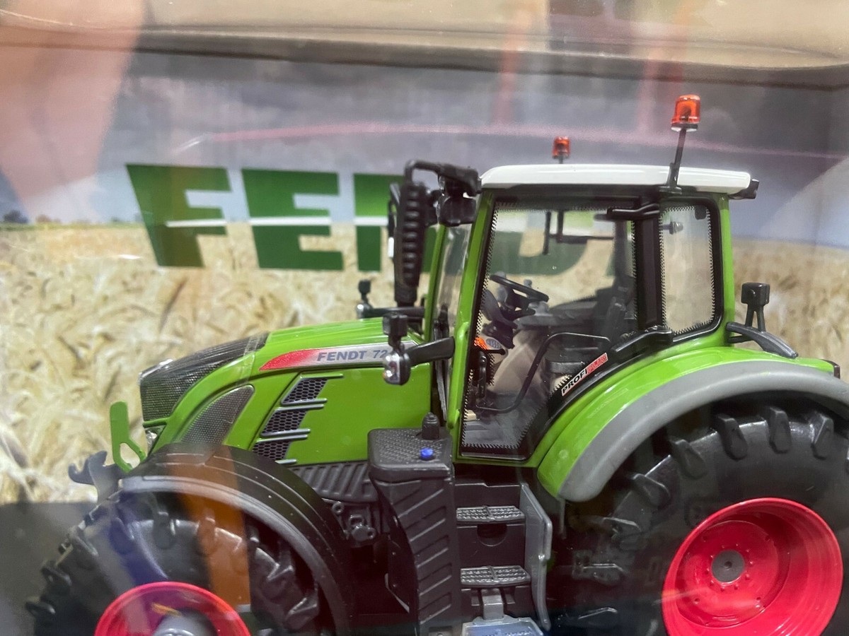 Fendt 724 Vario (2017) ミニカー　1/32 FENDT: Fendt 724 Vario – 1:32 Scale Model by SIKU