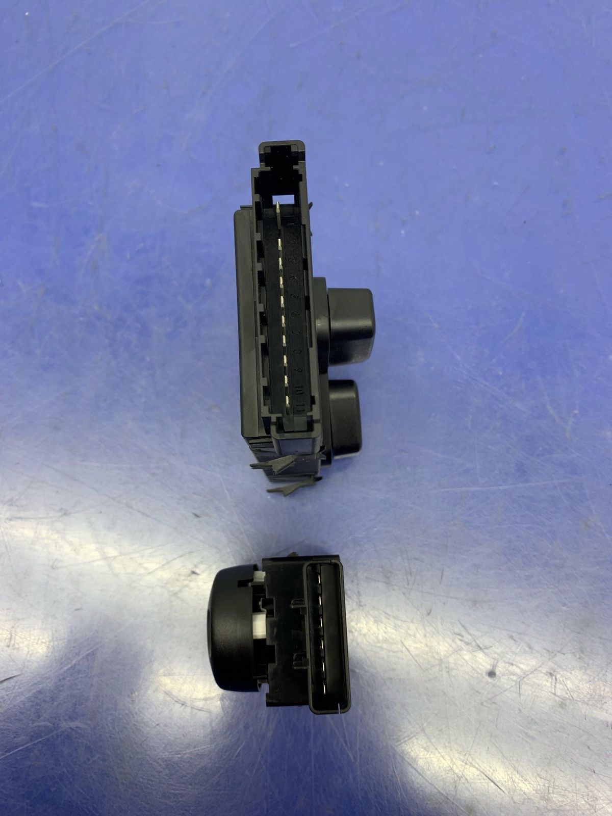 2017-2020 MASERATI LEVANTE M161 OEM RIGHT FRONT SEAT SWITCH & LUMBAR CONTROL SET
