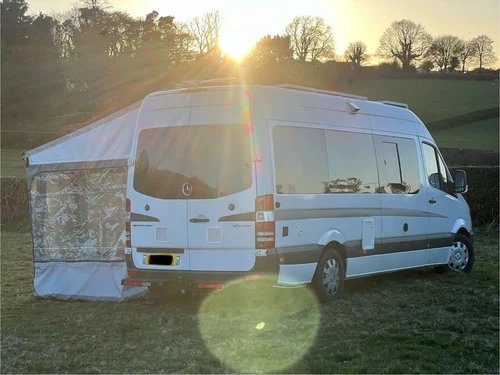 Adventure Fully off grid camper van with hydrolic bed