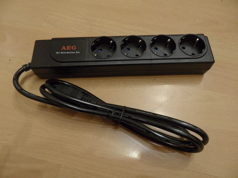 AEG IEC C13 DIN Schuko 4 fach Adapter C14-4x Schuko NEU