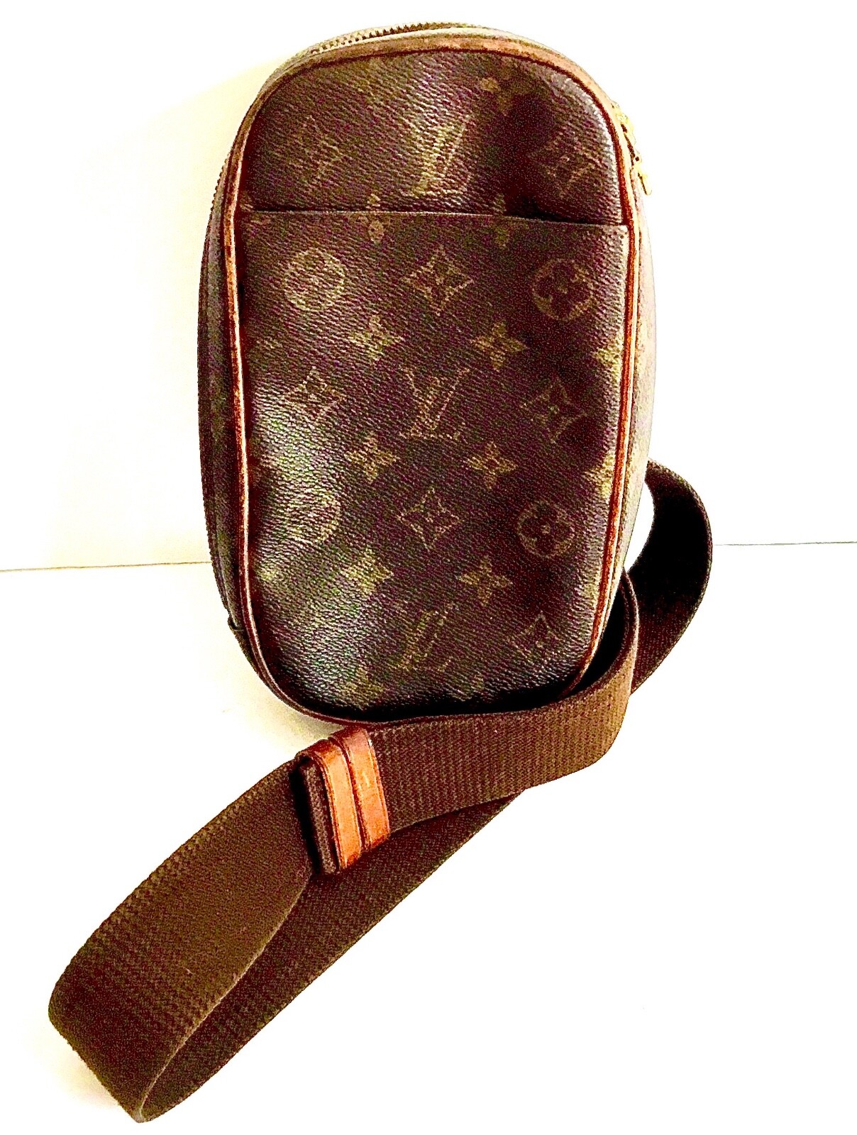 Authentic Louis Vuittons monogram crossbody bag brown… Gem