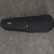 Cecilia Violin 3/4 Size with Case and Bow In Excellent Condition.