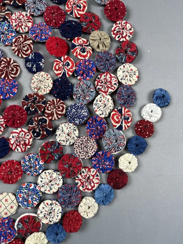 Guirnalda Yo Yo Edredón Navidad Vintage Rojo Blanco Azul Hecho a Mano (3 en total) Foto 4 de 4