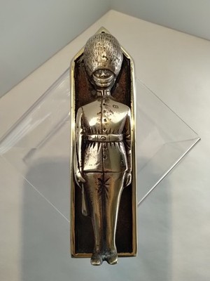 Vtg 70s Buckingham Palace Queens Guard Solid Brass Doorknocker British English