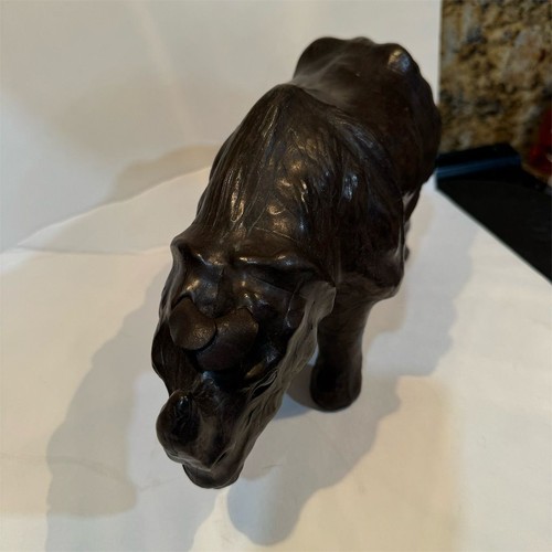 Escultura de animal rinoceronte envuelta en cuero vintage decoración oscura con ojos de vidrio - Imagen 6 de 6