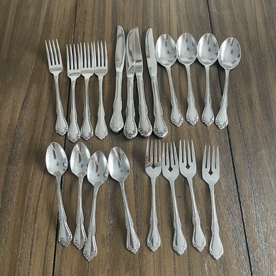 WM.A Rogers Deluxe Stainless  Oneida Ltd Silverware Set of 20 Vintage