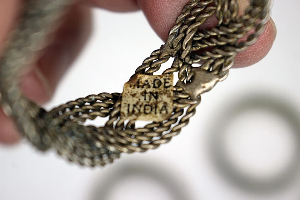 Oriental Style Napkin Rings Vintage Group of 8 Wire Twist India 4 Gold 4 Silver - Image 4 of 4