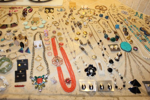 Costume Jewelry Mixed lots - ALL WEARABLE - 1/2 Pound+ Branded/Unbranded