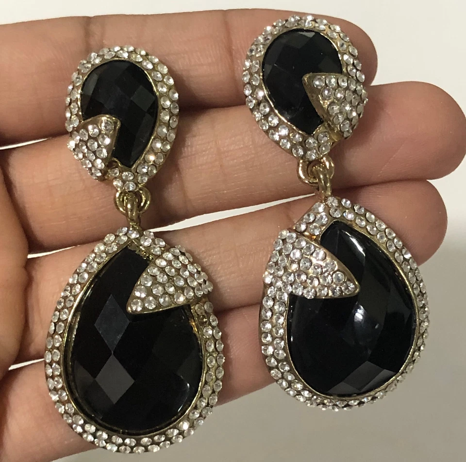 Pendientes lágrima negros pavé tono dorado QVC Amrita Singh Foto 4 de 4