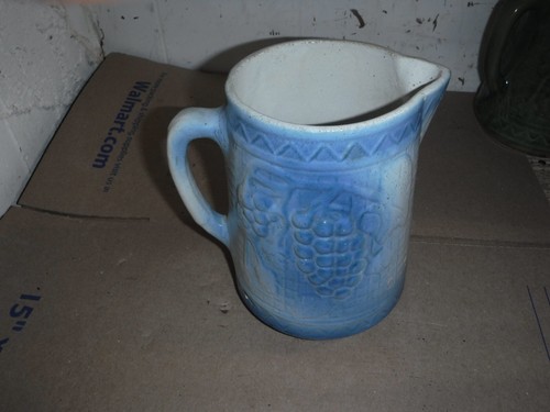 Antique Blue and White Salt Glaze Stoneware grapes on vine farm pitcher 1800 - Picture 2 of 4