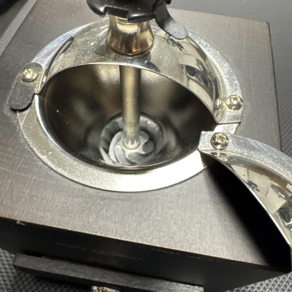 Molinillo de pimienta Peugeot Olivier Roellinger 5,25 pulgadas, chocolate, 9,5x11x13,5 cm (... Foto 4 de 4