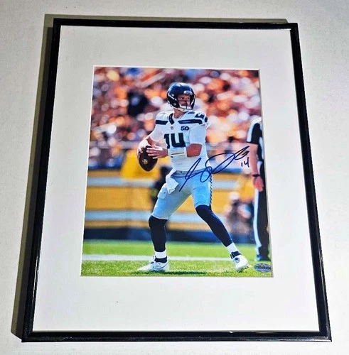 SAM DARNOLD AUTOGRAPHED SEATTLE SEAHAWKS 8 X 10 SPORTS ACTION PHOTO- COA