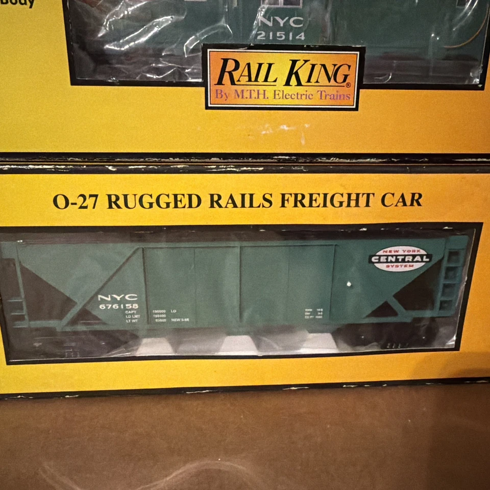 MTH RAIL KING 30-77208  Bay WINDOW CABOOSE O SCALE 30-7506 Covered Hopper Car - Image 3 of 4