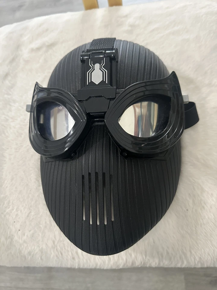 Marvel Spider-Man Lejos de Casa Traje Sigiloso Máscara Negra con Tapajos Movibles Genial Foto 4 de 4