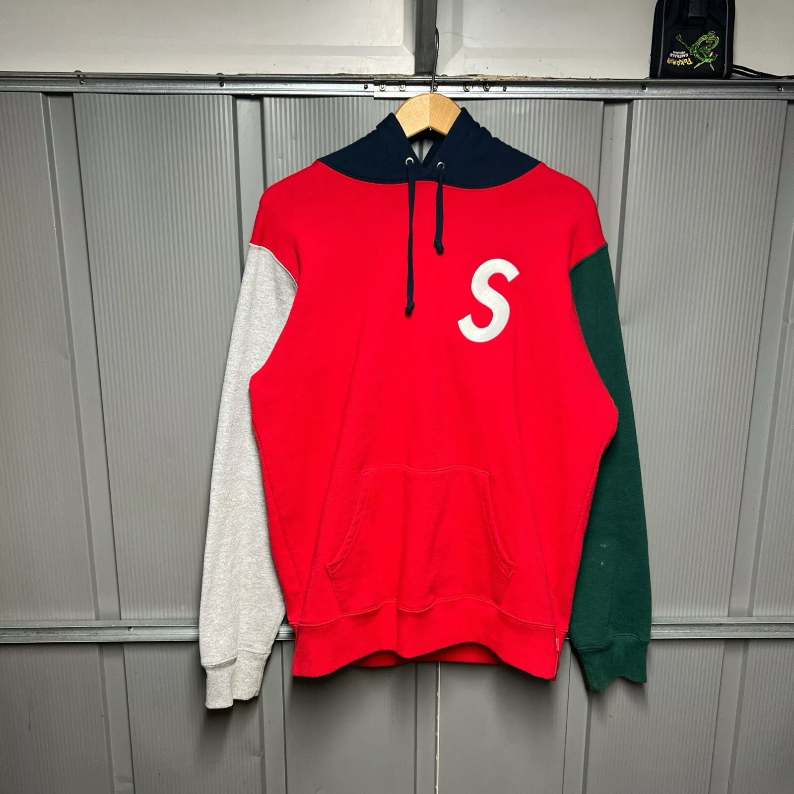 Sweat à capuche Supreme S Logo Colorblocked taille M rouge SS19 SS19SW22