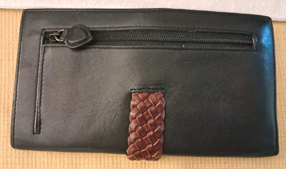 Billetera Brighton de cuero negro y marrón corazón plateado billetes monedas tarjetas cremallera exterior Foto 4 de 4