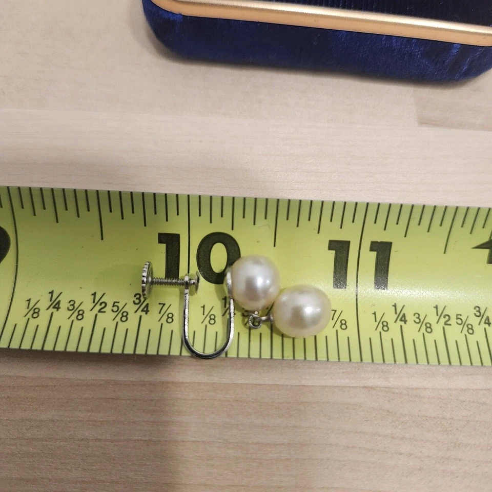 Pendientes colgantes de perlas cultivadas dobles atornilladas de oro blanco de 14k de colección tradición Foto 4 de 4