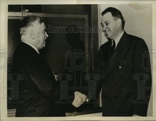 1943 Press Photo New York Walter NAsh meets Carter Goodrich NYC - neny06831