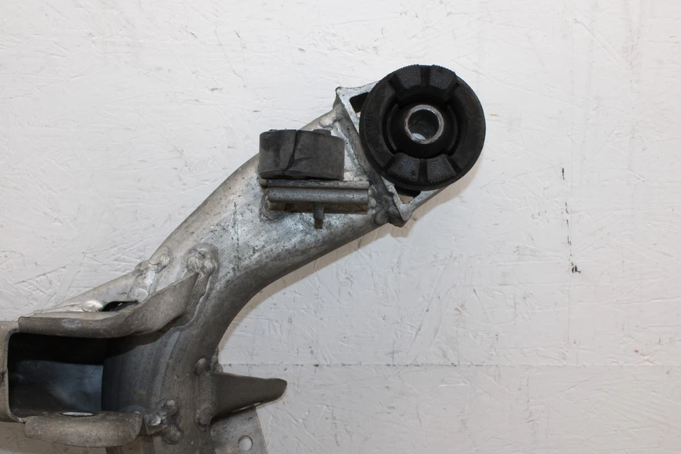 2003-2007 Infiniti G35 Coupe Subquadro Traseiro Membro Cruzado OEM LW30 - Imagem 2 de 4