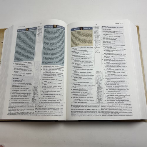 NKJV, Spirit-Filled Life Bible Third Edition Hardcover Red Letter Hayford - Imagen 9 de 17