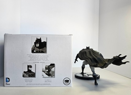 DC Collectibles Batman Black and White The New 52 Batman Statue Jim Lee - Picture 3 of 8